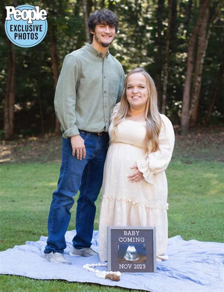 Anna's Pregnancy Announcement On "7 Little Johnstons"