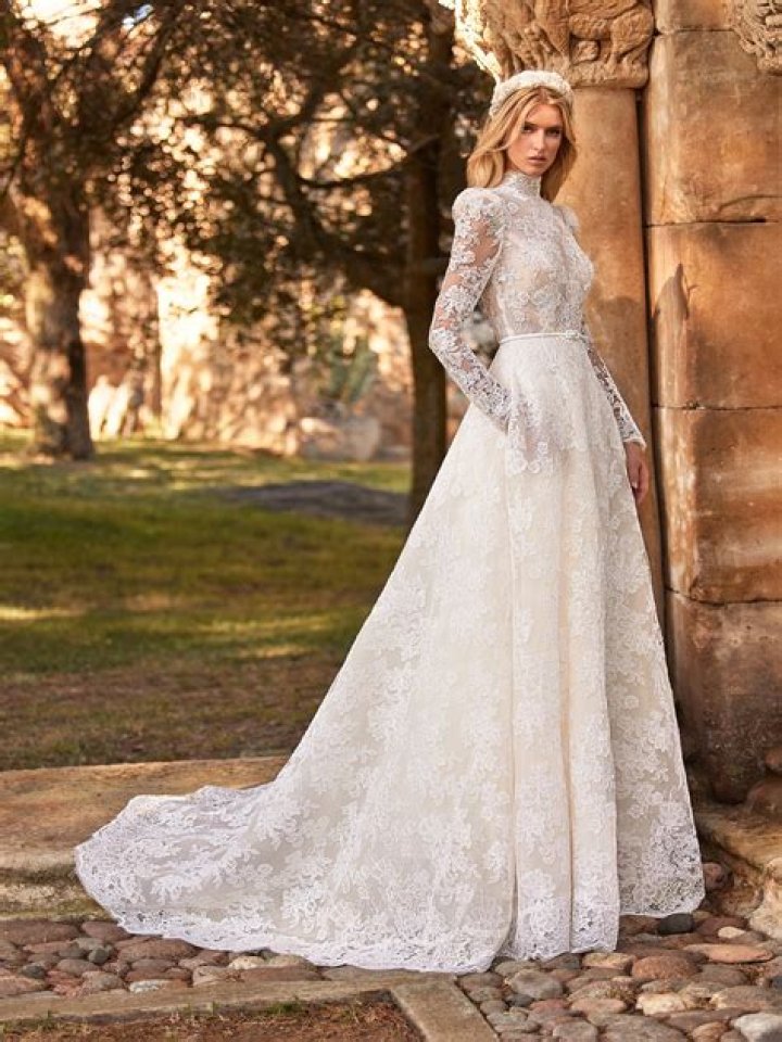 Unveiling Hilary Duff's Wedding Dress: A Bridal Icon